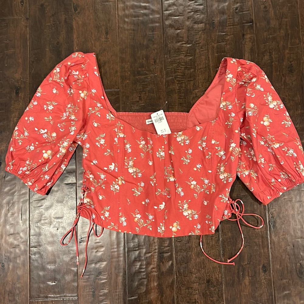 Brand New Abercrombie & Fitch top. Ties on each side